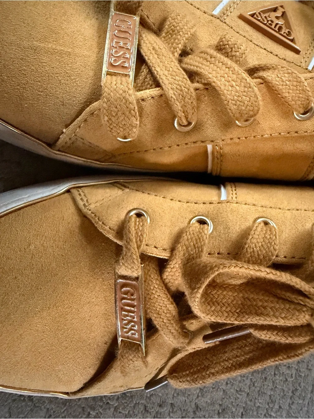 GUESS womens Mustard Suede Low-Top Sneakers - size 9